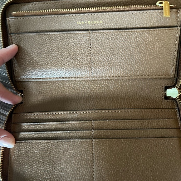 Large Camel and Gold Tory Burch Purse & Wallet - Picture 4 of 8